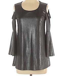 Bnwt Melissa Paige silver shoulder cut silver top